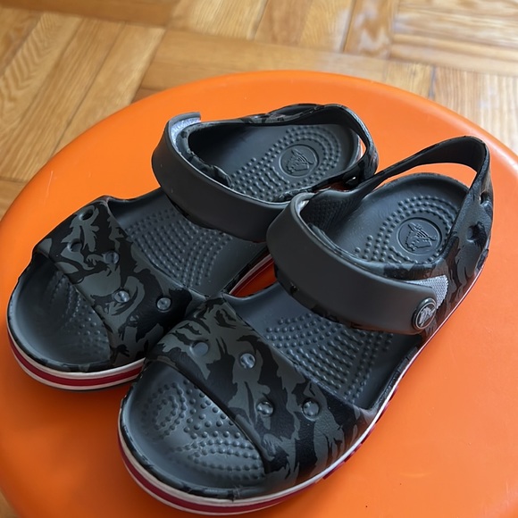 Crocs toddler sandals. Camo print. Size 11 - Picture 4 of 4